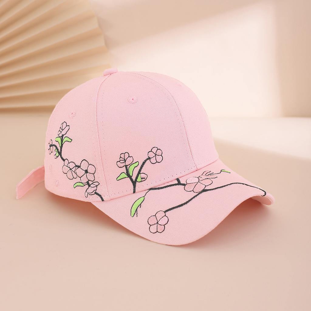 Embroidered peach blossoms make the face look smaller. Adjustable, versatile and sweet baseball cap. Daily casual shopping