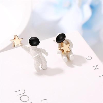 Koreańskie Urocze Asymetryczne Kolczyki Astronauta Zbierającego Gwiazdy - Design Pięcioramiennej Gwiazdy dla Kobiet