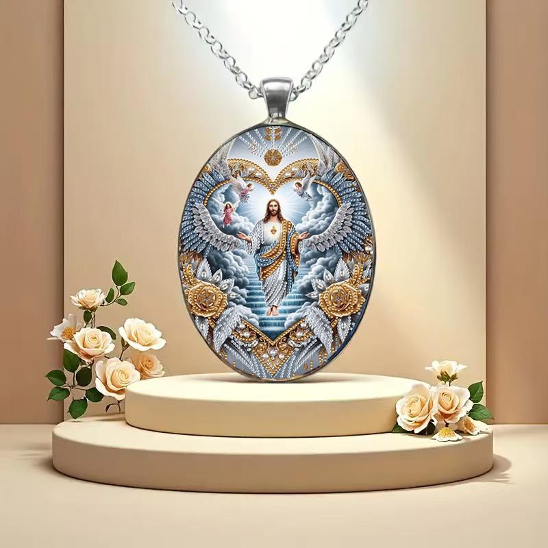 A vintage Jesus like pendant Christian Jesus time gem glass pendant necklace suitable for men and women to wear everyday