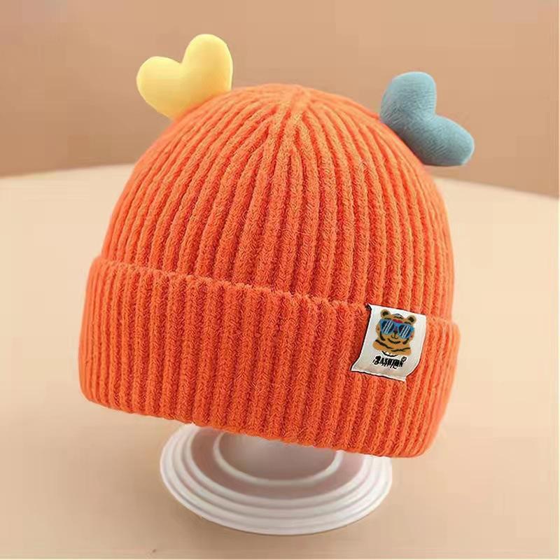Super cute thickened baby hats for boys and girls, autumn and winter adorable children's hats, heart-shaped hats, Korean style warm trendy baby hats