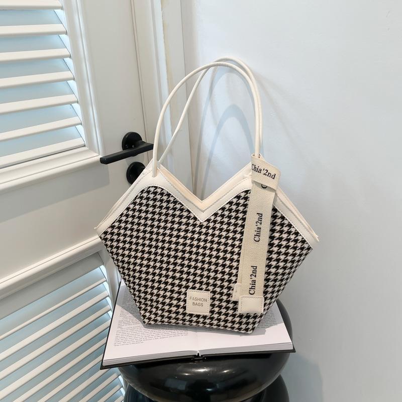 Textured bag 2025 spring new shoulder bag women's large-capacity commuter bag fashion casual contrasting color tote bag