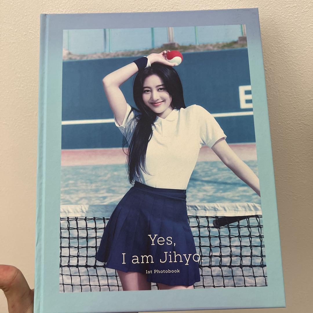 

[USED] Yes, I am Jihyo 1st Photobook
