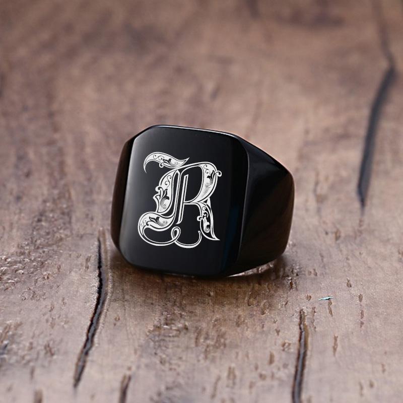 Vnox 18mm klobiger Siegelring für Männer schwarzer Edelstahl mit eingraviertem Royal Initialen-Buchstaben-Anfangsstempelring individueller Schmuck