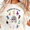 Swiftie Karma ist eine Katze T-Shirt, Das Ära Katze T-Shirt, Swiftie Musikliebhaber T-Shirt, Musik Unisex T-Shirt