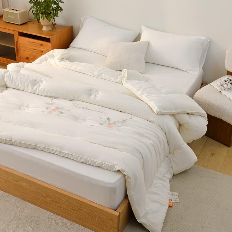 

Qisefang Washed Cotton Embroidered 3D Soybean Winter Quilt