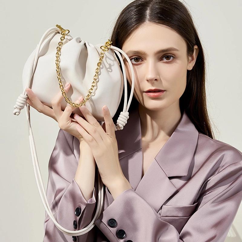 Designer Marke Damen Handtasche Leder Schulter Messenger Mädchen Täglich Mini Kette Tasche mit Kordelzug für Damen Neuer Trend Bucket Crossbody Pack