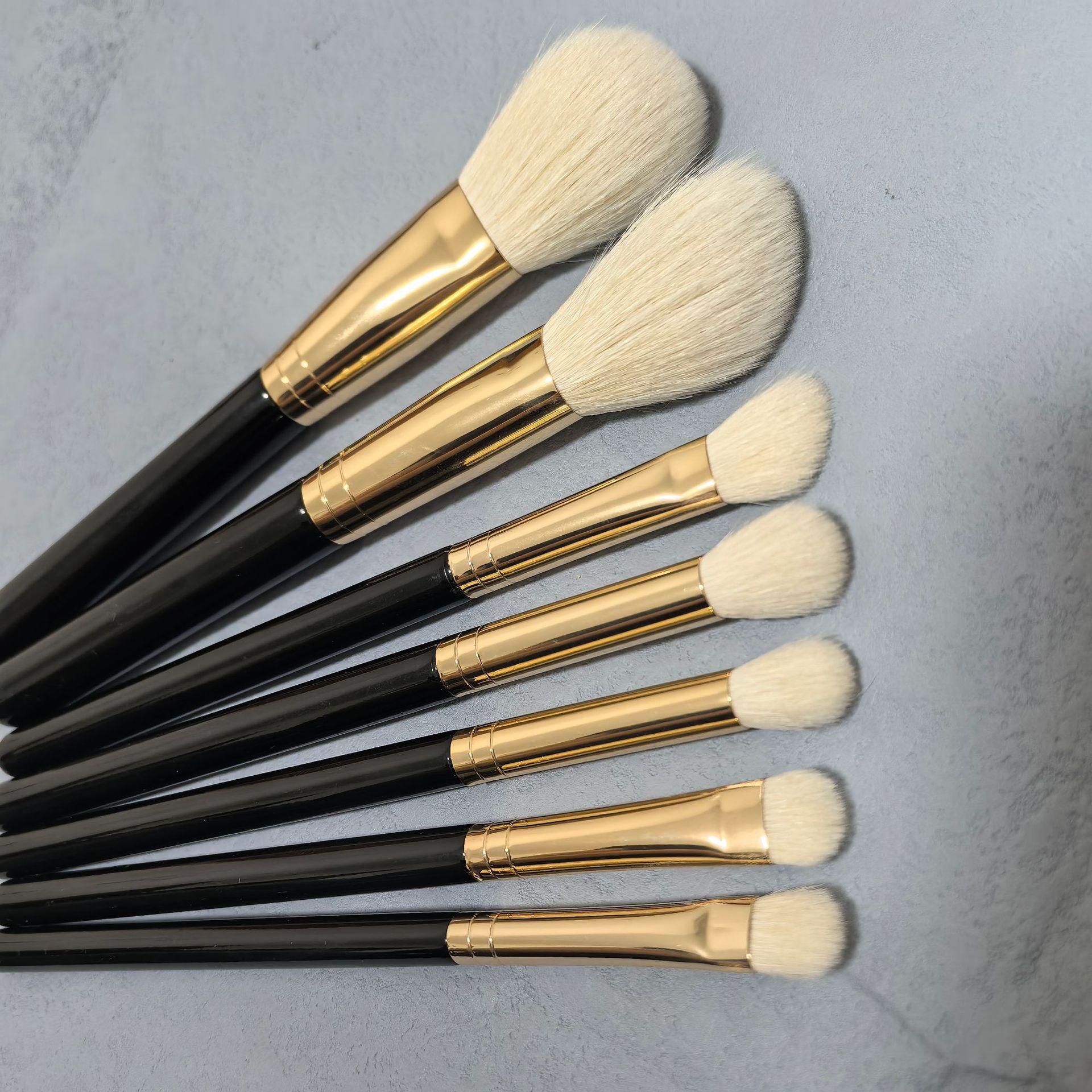 

Набор кистей для макияжа Mirror Barrel Fine Light Peak Wool – Портативный, Натуральный ворс, Многофункциональный.