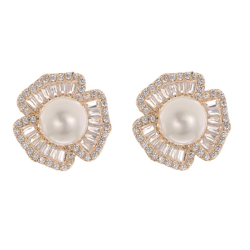 Elegant Pearl and Rhinestone Stud Earrings - Women's Stylish European and American Copper Accessories