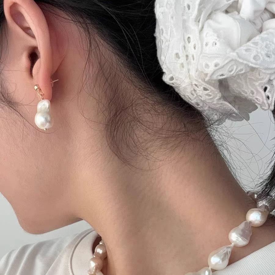 European and American fashion big baroque pearl retro temperament earrings 925 silver stud earrings women's irregular fishtail pearl hanging