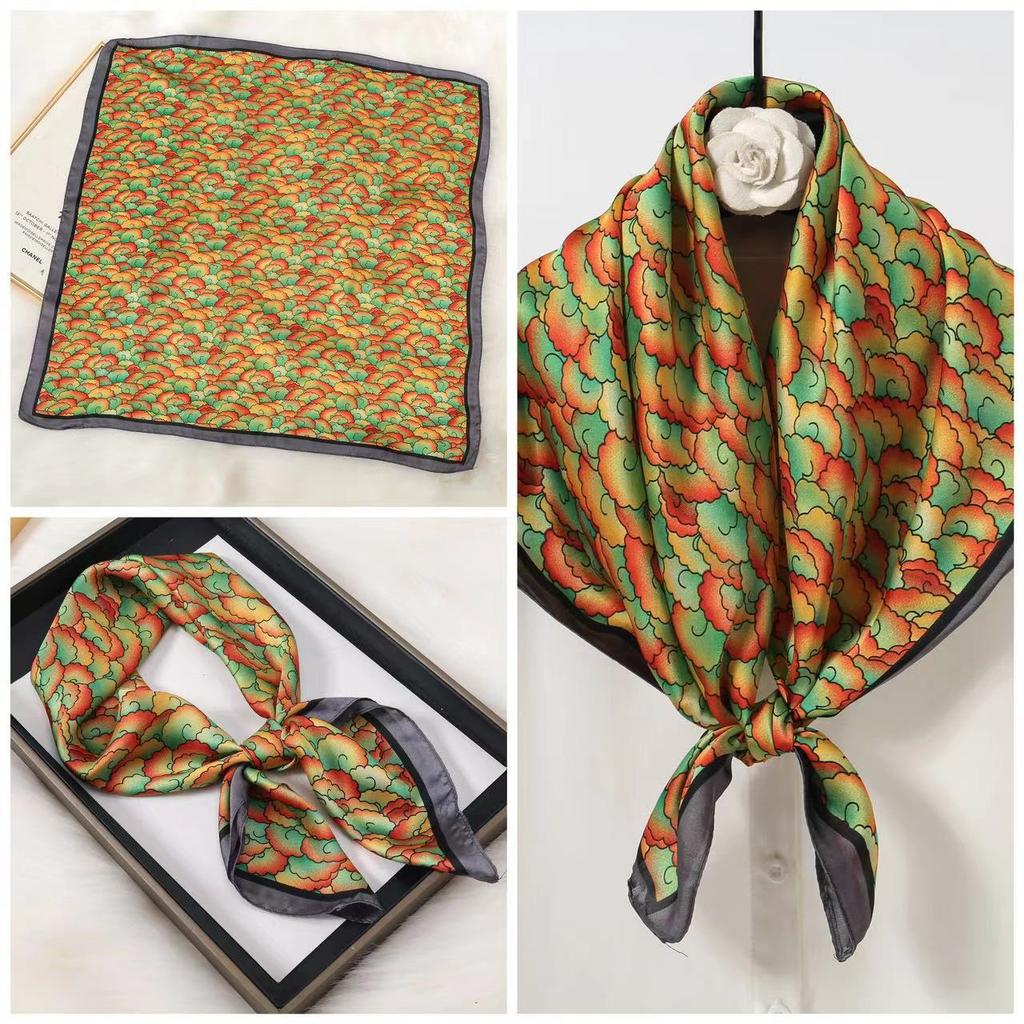 Eleganti Foulard di Seta da Donna Con Centinaia di Camicie, Assistenti di Volo, Decorazione Professionale, Protezione del Collo, Foulard, 70 Foulard Quadrati Piccoli.