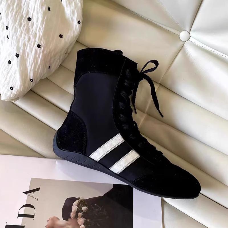 

Боксерки Ян Ми в том же стиле — это женские новые дышащие ботинки Мартина лета 2025 года.. Повседневные спортивные высокие немецкие тренировочные кроссовки 40