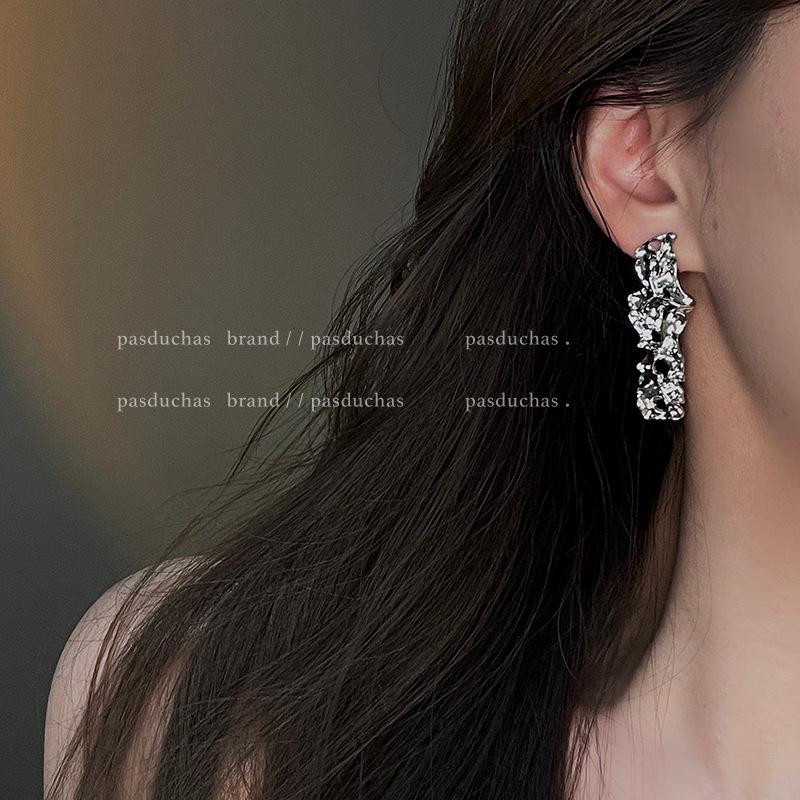 2025 Irregular Metal European & American Women's Stylish Stud Earrings