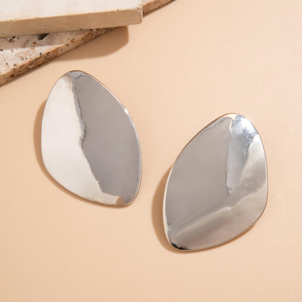 Exaggerated Large Smooth Surface Metal Stud Earrings for Women Trendy Ladies Daily Street Accessories 2026 Fashion Jewelry Gifts