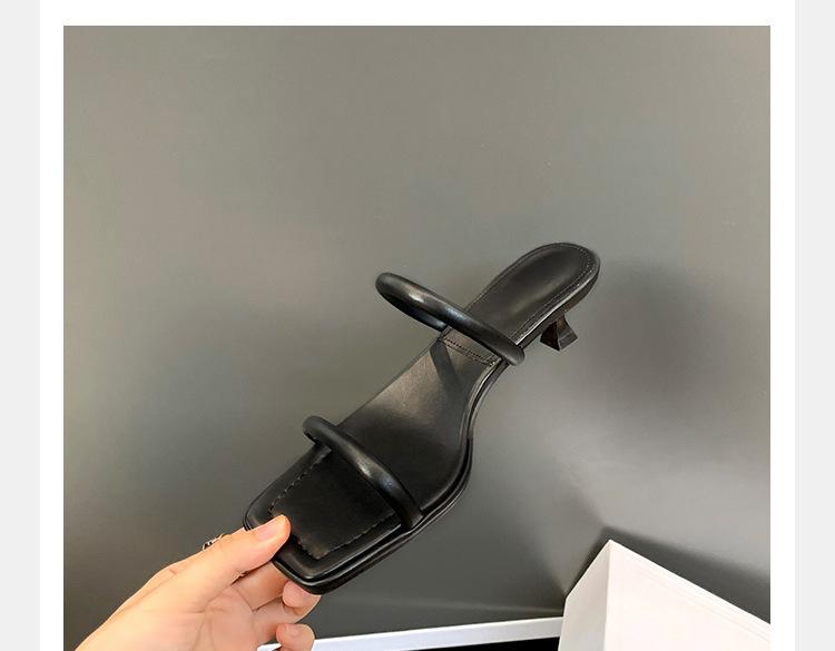 

2024 Летние женские босоножки на каблуке-кошачьем каблуке с двумя узкими ремешками, повседневные шлепанцы, женские тапочки на низком каблуке, уютные шлепанцы 4.5 чёрный