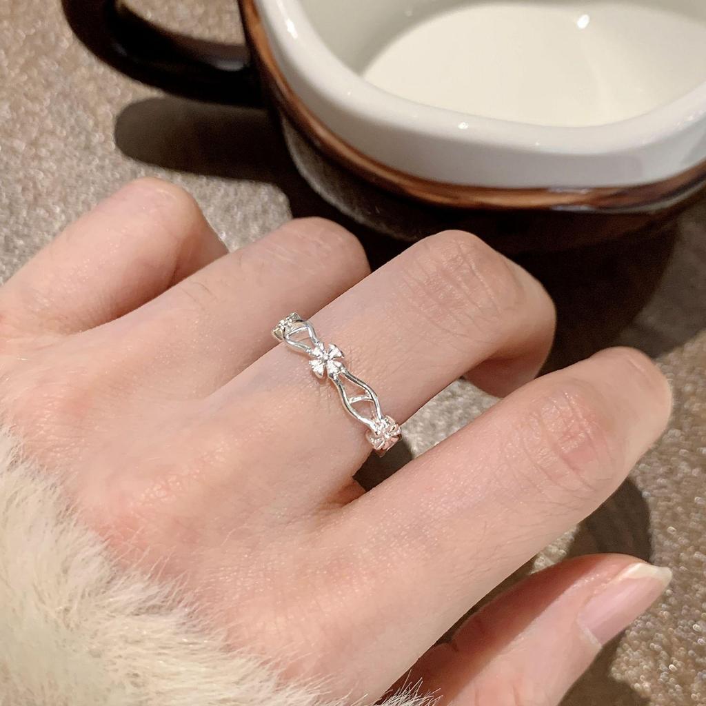 Elegant Butterfly & Flower Adjustable Ring for Women - Niche, Versatile, and Trendy Index Finger Jewelry