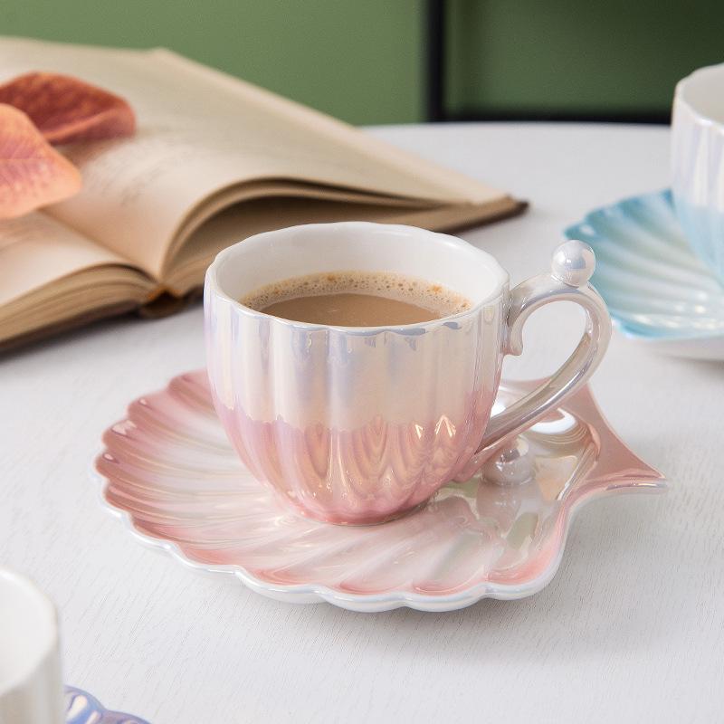 Set Tazza e Sottotazza in Ceramica con Conchiglie: Tazza leggera in madreperla per la casa – Elegante regalo souvenir di lusso