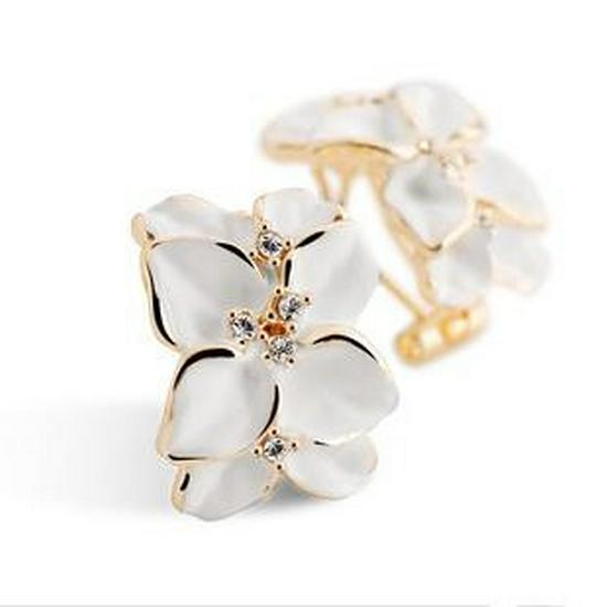 Boucles d'oreilles gardénia exquises incrustées de diamants: Coréen Mignon Style Rétro avec Design Tendance et Audacieux