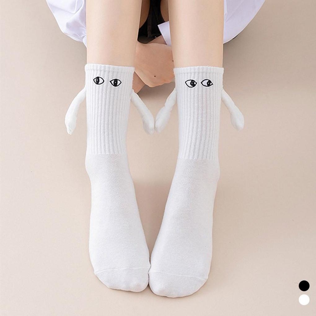 

Носки, которые держат тебя за руку, когда ты подходишь близко white