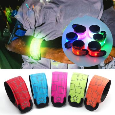 LED Bileklik Yüksek Parlaklık Ultra Hafif Parlak Renk Yanıp Sönen Mod Yeniden Kullanılabilir Çok Amaçlı Naylon Dış Mekan Sporları Koşu için LED Parlayan Bileklik Kadınlar İçin