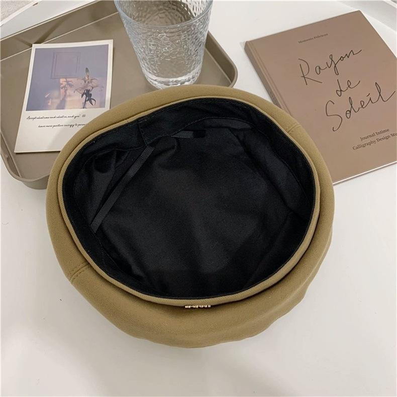 Woolen beret children autumn and winter new French beret versatile Internet celebrities show face small metal label painter hat
