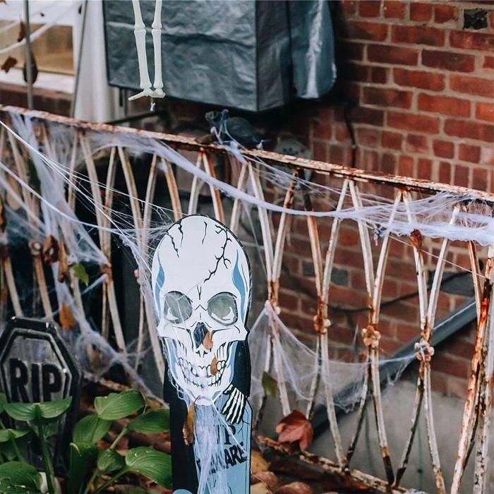 Halloween Spider Web - Ulisem - 200g - 30 Fake Spiders - Indoor/Outdoor Decoration