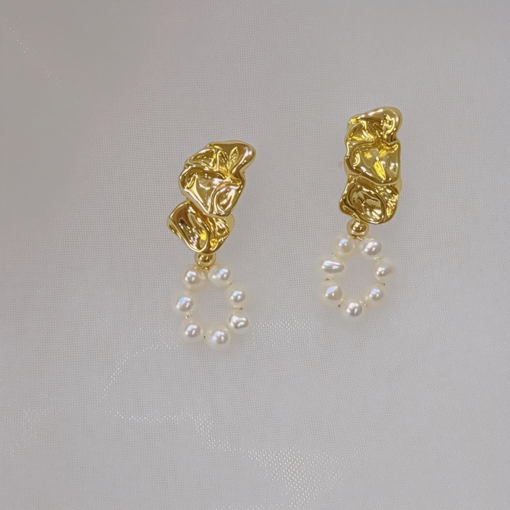 European and American Earrings Retro Natural Baby Mini Pearl Stud Earrings Silver Needle Gold-plated Irregular Earrings Earrings Fashion Trend