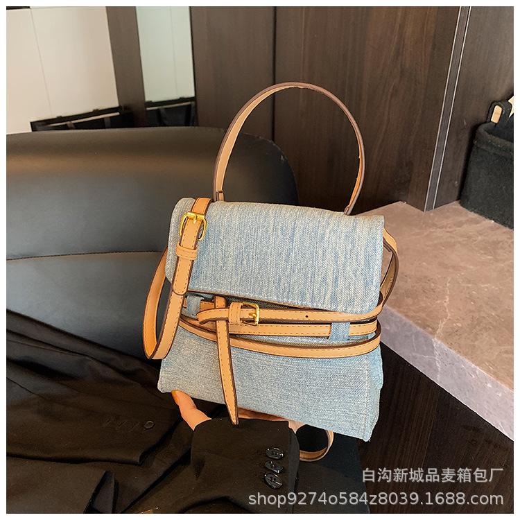 

Korean version of fashion portable small square bag women s 2025 spring new fashion versatile this year popular commuter Kelly bag синий