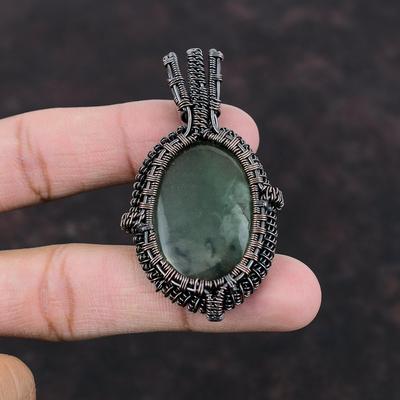 Ciondolo in prehnite avvolto in filo di rame, ciondolo con gemma, ciondolo fatto a mano, gioiello avvolto in filo, ciondolo con pietra portafortuna, gioiello in rame, regalo per la moglie