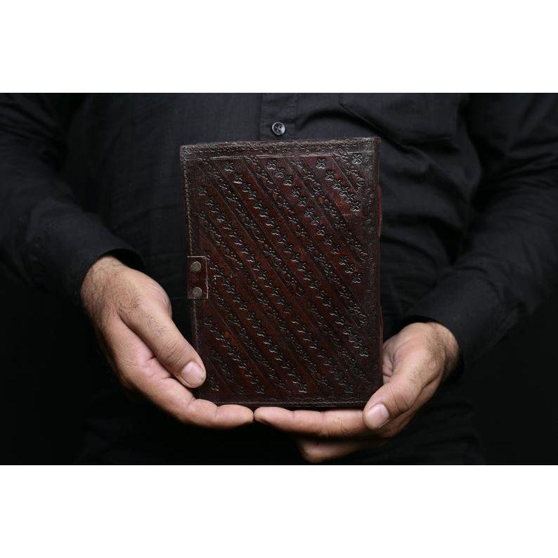 Handgemachtes Wicca-Leder-Tagebuch mit braunem Pentagramm-Prägung, leeres Zauberbuch der Schatten, Notizblock, Grimoire-Buch, Schreibbuch für Männer und Frauen, 7/5