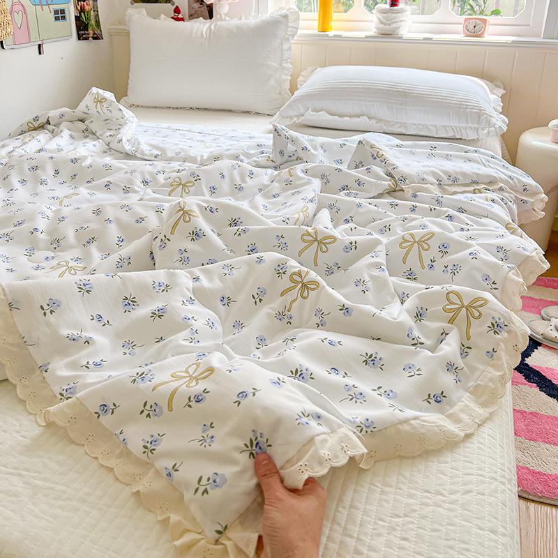 A-class Washable Cotton Summer Quilt – Floral Lace, Super Soft, Ideal for Naked Sleeping, Machine Washable, Perfect for Air Conditioning.