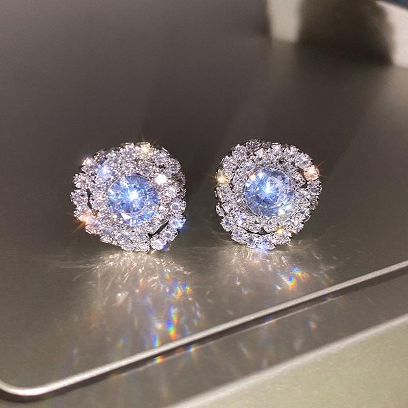Women With Diamond Stud Earrings, Niche Design Sense Of Flowers, Unique Earrings, Light Luxury Temperament Rose Earrings