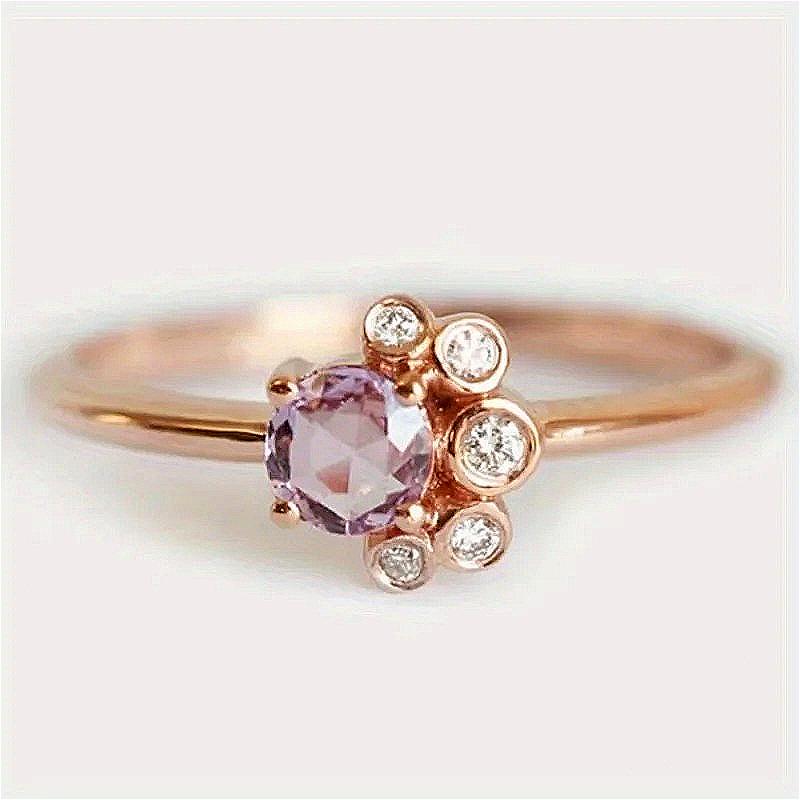 Romantic Elegant Inlaid Pink Synthetic Zirconia Claw Shaped Ring for Women Rose Golden Fashion Exquisite Wedding Jewelry Crafts