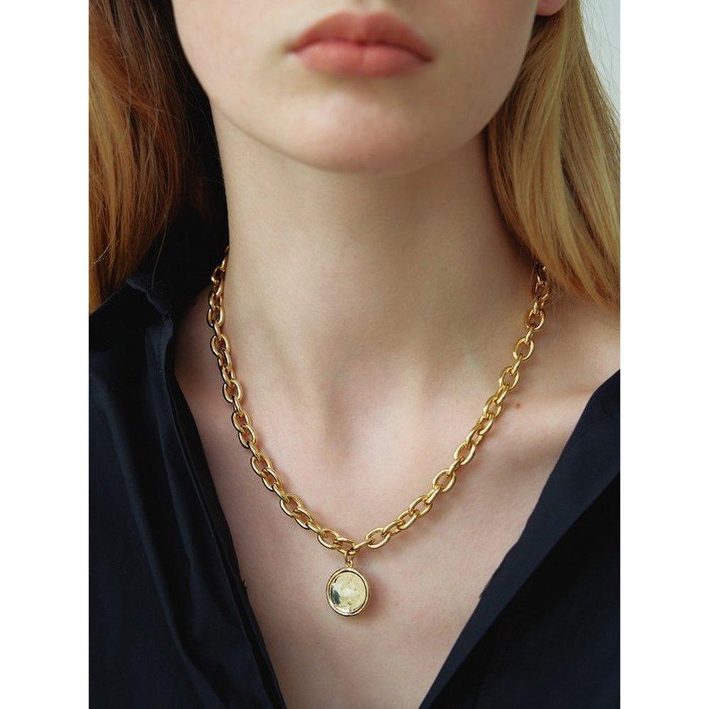 Medal & Bold Chain Necklace