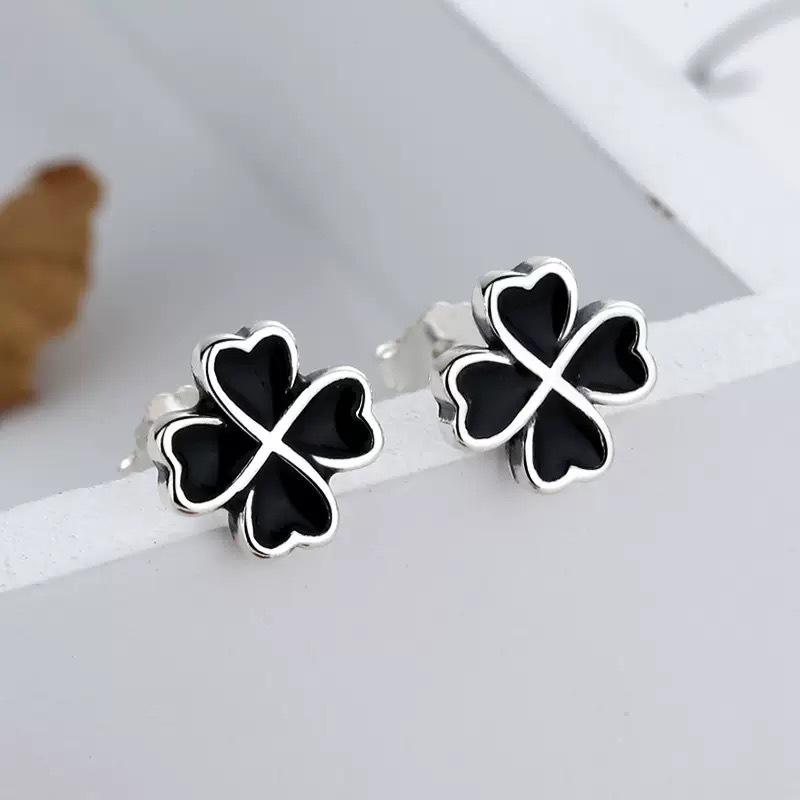 Color Art S925 Black Four-Leaf Clover Heart Earrings - Women's Fashion Silver Needle Jewelry