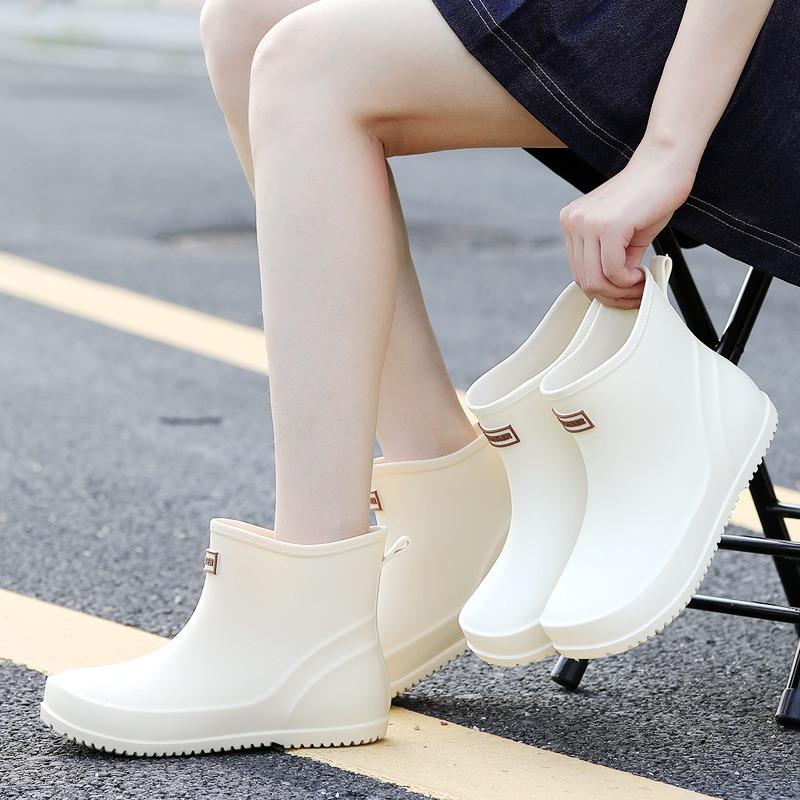 Fashion Rain Shoes Women's Medium Rain Boots Round Head Exquisite Girls Versatile Outdoor Wading Shoes Rainy Day Non-slip Water Shoes