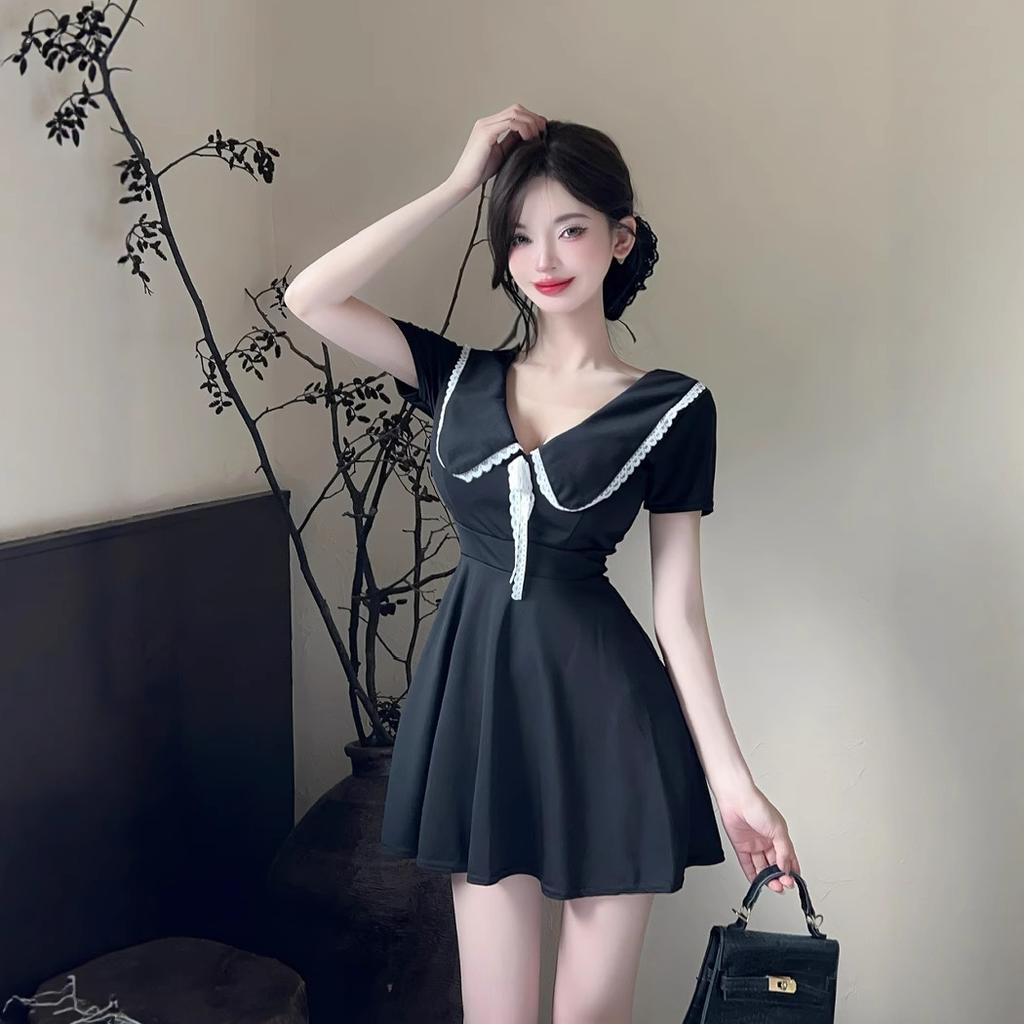 Sexy low-cut lapel dress, waist and thin, big swing a-word skirt, work clothes.