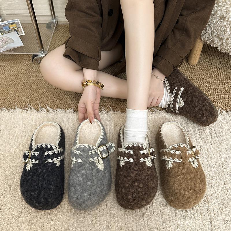 Mori Retro Woolen Baotou Half-towed Boken Shoes for Women Lazy People with One Pedal, Plush Warm Fluffy Slippers for Women Outside