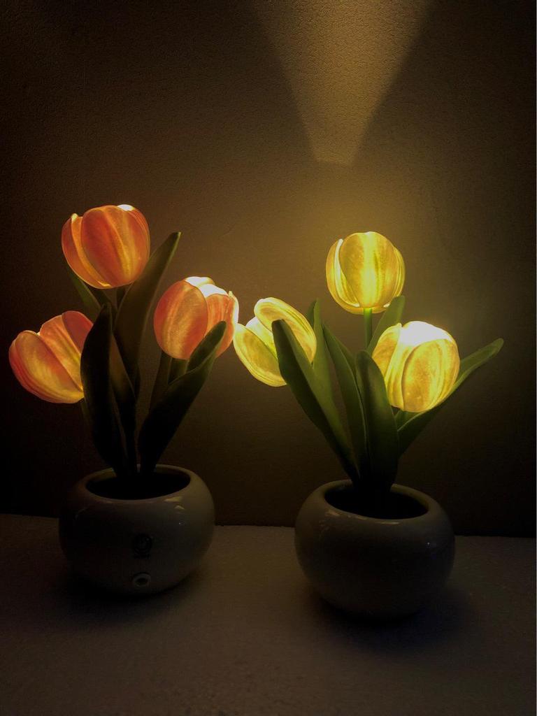 Rechargeable LED Tulip Night Light: Indoor Simulated Bouquet for a Warm Bedside Atmosphere
