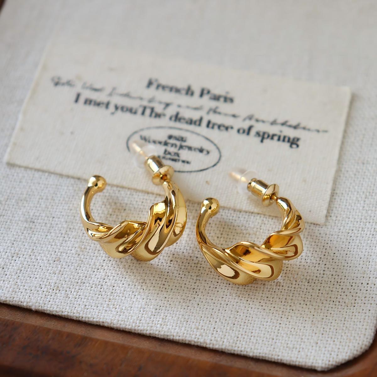 

Cold Style Korean Fashion Irregular Twist C Earrings, Light Luxury High Sense Simple Internet Celebrity Earrings