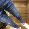 Jeans tendance slim pour hommes: Style de célébrité polyvalent en neuf points