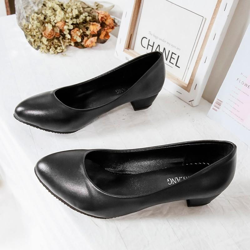 

2025 autumn new comfortable shallow mouth one pedal pointed head thick heel outer wear temperament versatile work with skirt single shoes 34