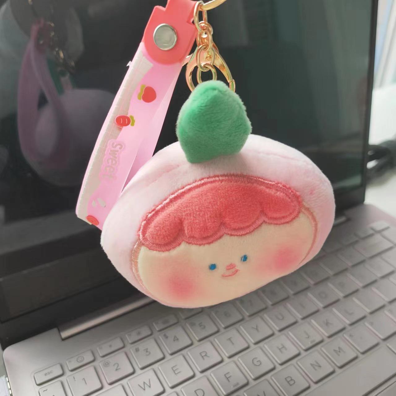 

Плюшевый брелок в виде фрукта: Антистресс Игрушка для Сжимания и Модный Подвесок для Рюкзака в Подарок Size 7.5