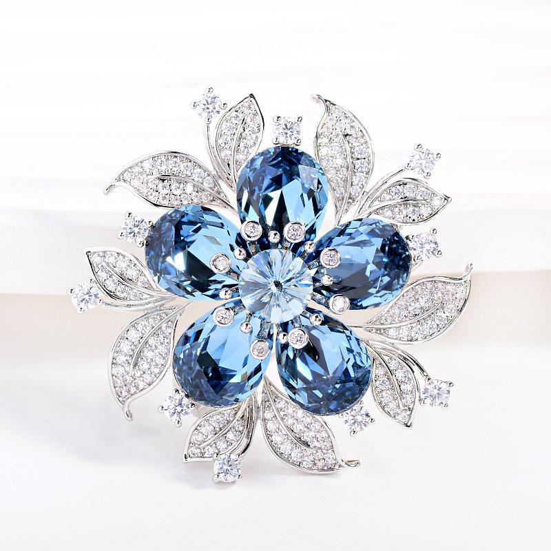 Retro Flower Brooch, High-end Feminine Charm, Crystal Imitation Brooch, Light Luxury and Niche Design Sense Brooch