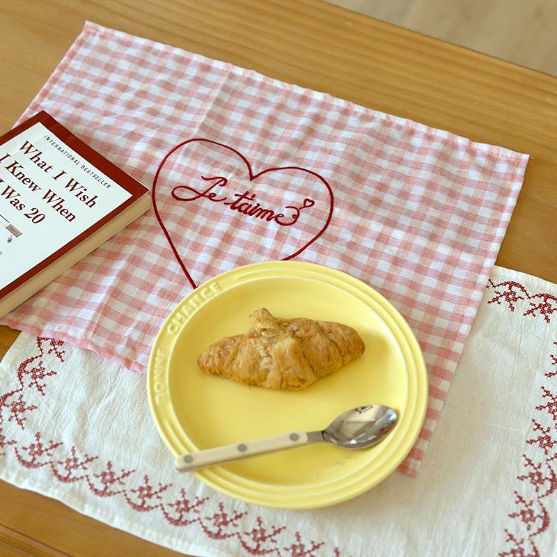 1Pc Photography Props Fresh Sweet Decorative Cloth Originality Cotton Rural Style Checkered Placemat Home Decor Love Embroidery