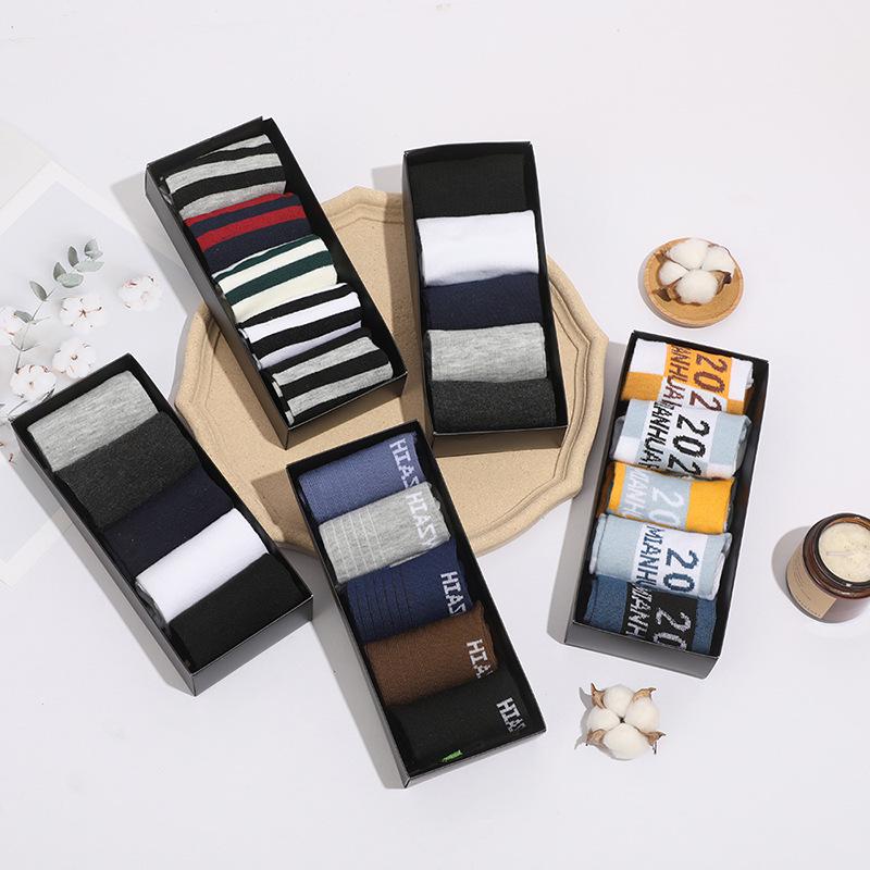 Men's Mid-Calf Cotton Socks - 5 Pairs Boxed Breathable, Sweat-Absorbent, Warm, Solid Colors for Autumn & Winter.