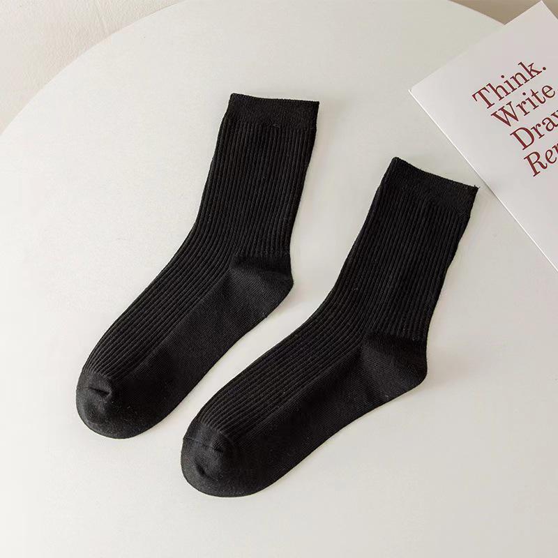 

«Женские однотонные белые носки средней длины — модный японский стиль для осени и зимы» One Size чёрный