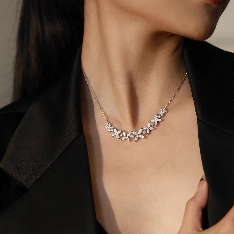 Italian Seiko, High Carbon Diamond Four-Leaf Flower Necklace, Women'S Light Luxury Temperament Multi-Flower Small Flower Cluster Collarbone Chain