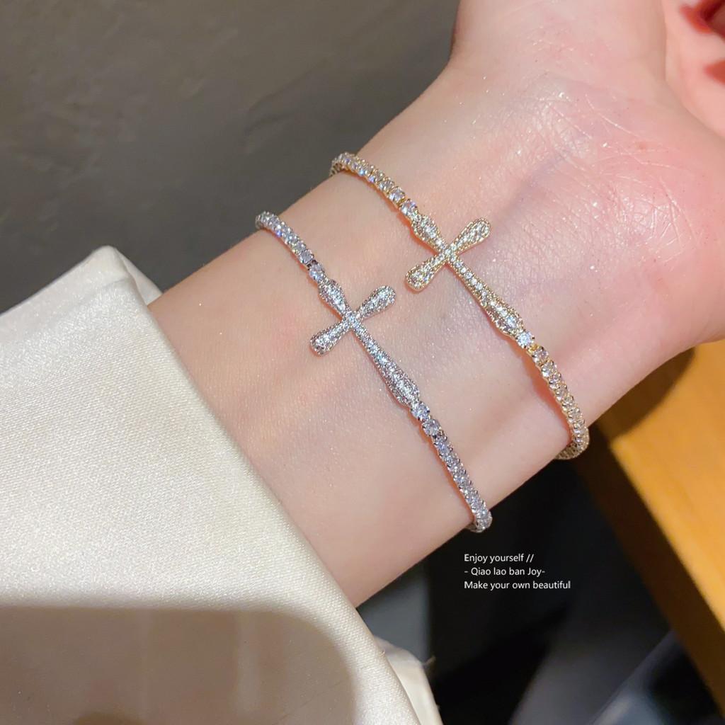 Cross Pendant Charm Bracelet With Zirconia And Gold Plating For Womens Fashion Accessories