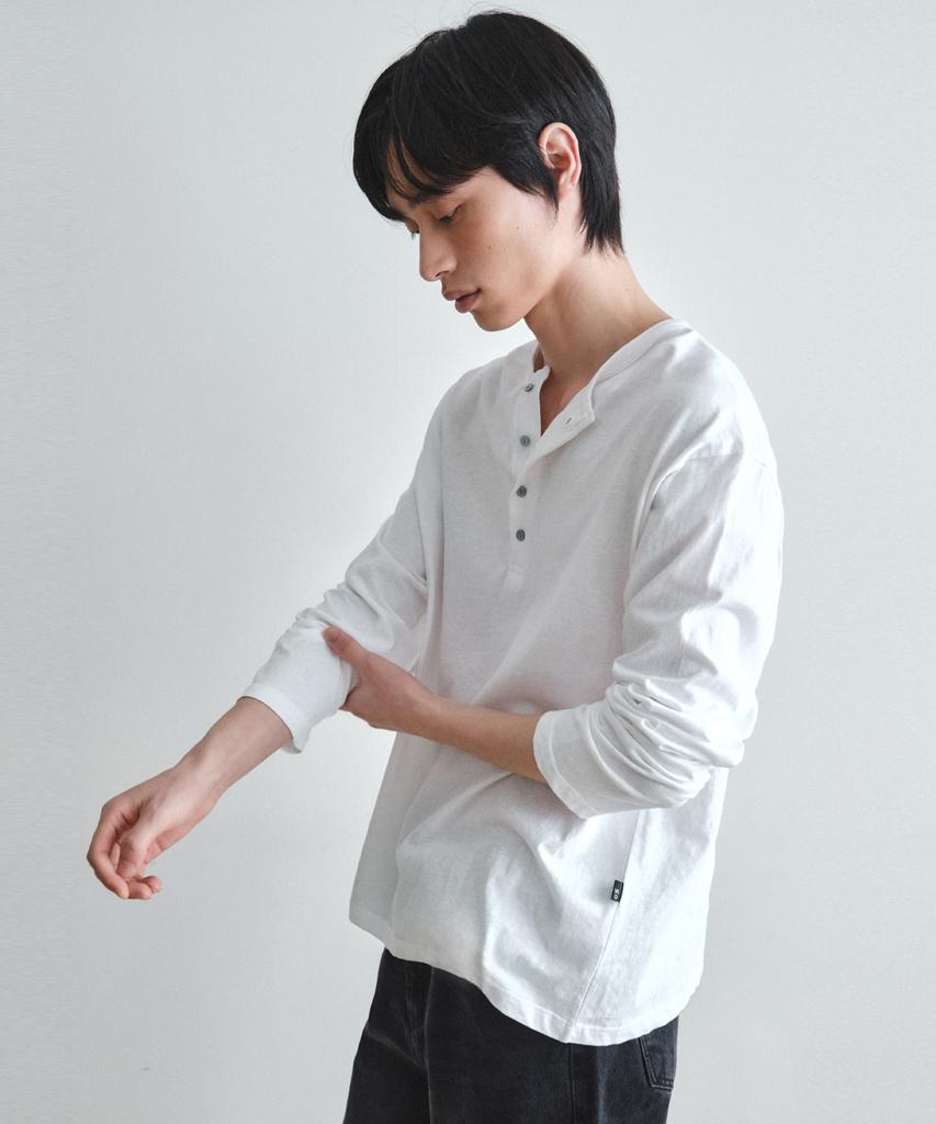 Wednesday Oasis Breeze Henley Neck Long Sleeve T-Shirt_White(W26Tp02)