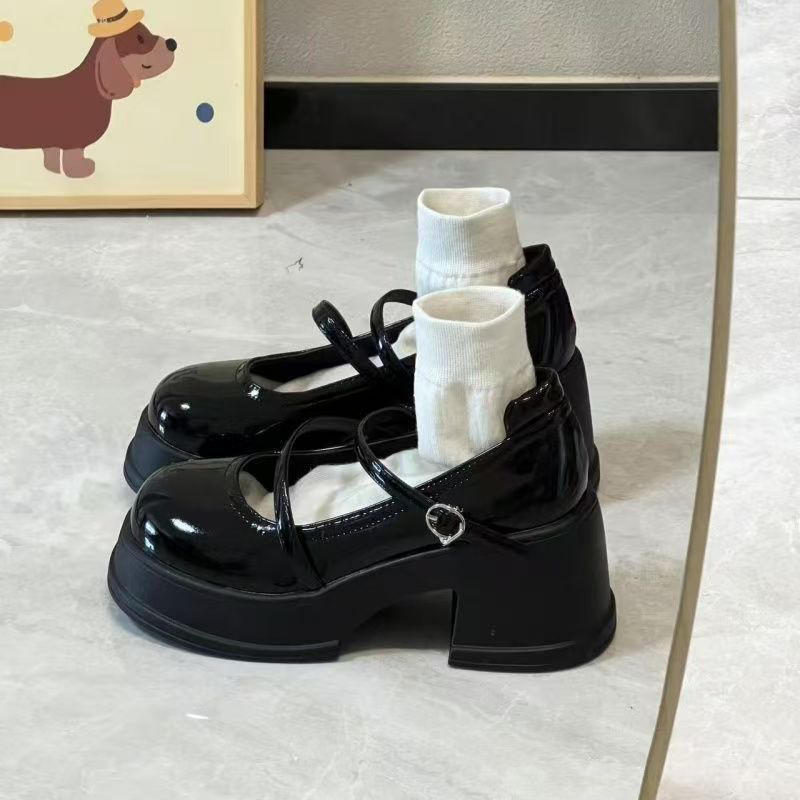 Versatile Japanese retro French Mary Jane shoes women's 2025 new autumn black round head high heel platform small leather shoes